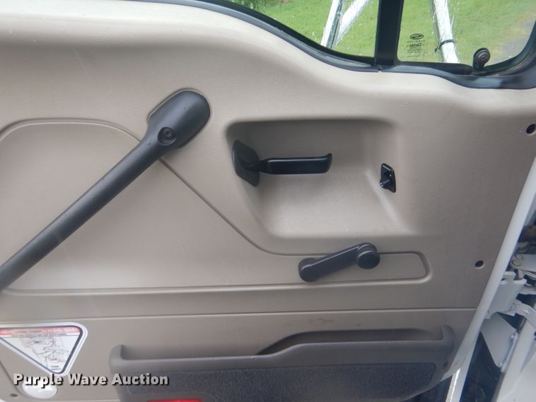 image for item FT9419 2009 Sterling L8500 truck cab and chassis