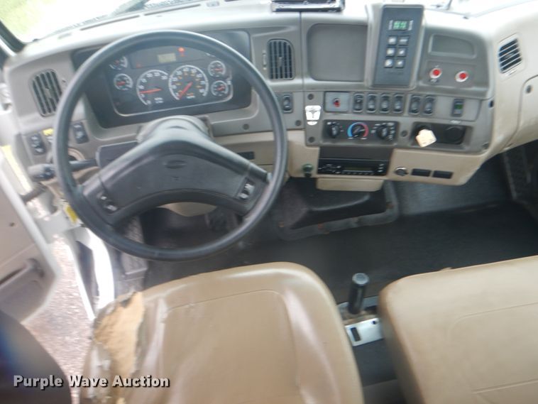 image for item FT9419 2009 Sterling L8500 truck cab and chassis