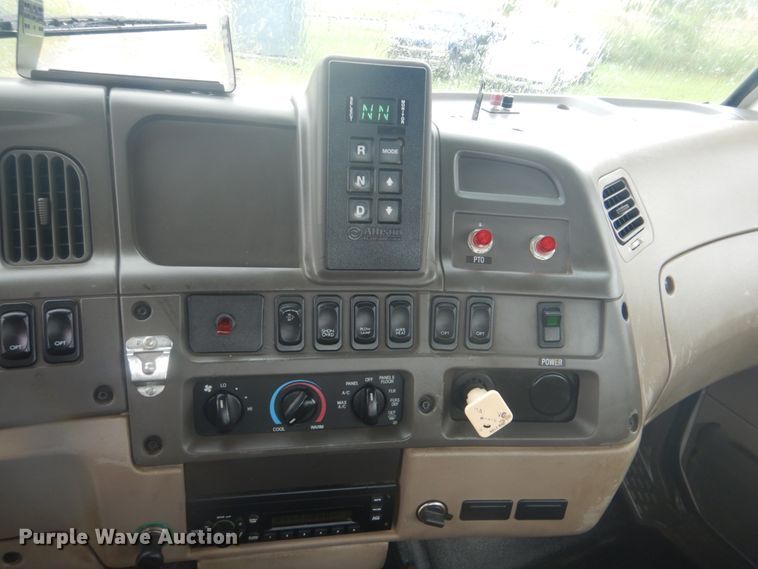 image for item FT9419 2009 Sterling L8500 truck cab and chassis