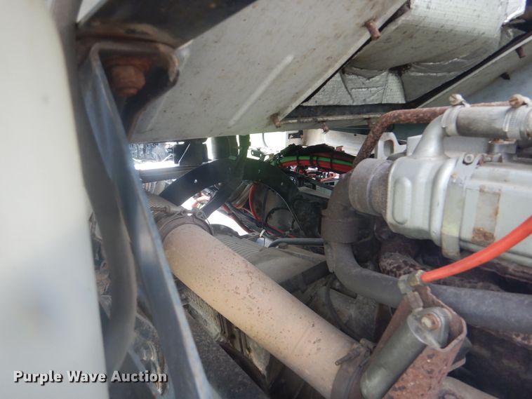 image for item FT9419 2009 Sterling L8500 truck cab and chassis