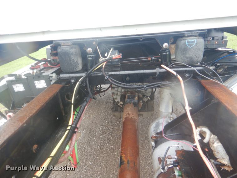 image for item FT9419 2009 Sterling L8500 truck cab and chassis