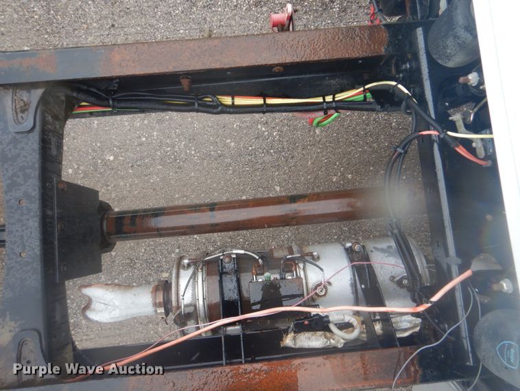 image for item FT9419 2009 Sterling L8500 truck cab and chassis