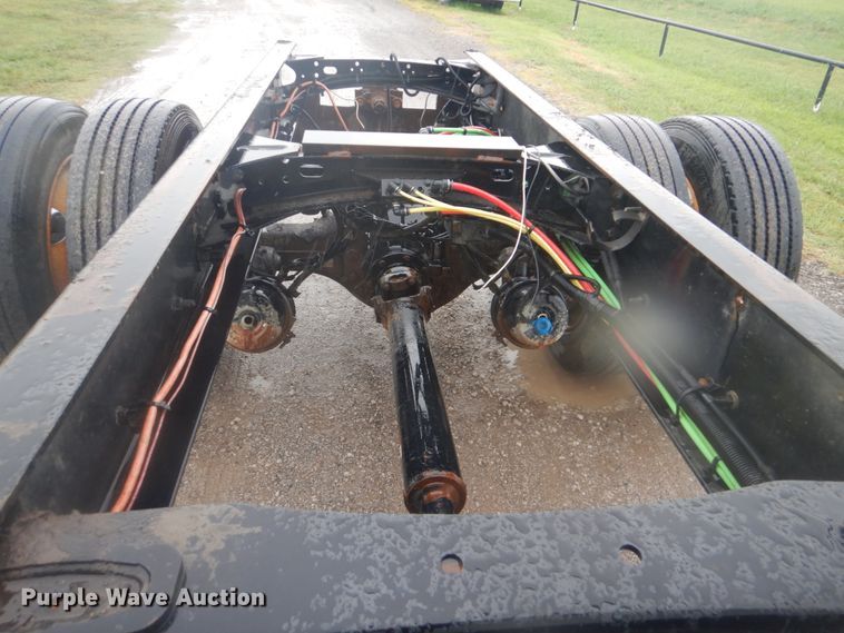 image for item FT9419 2009 Sterling L8500 truck cab and chassis