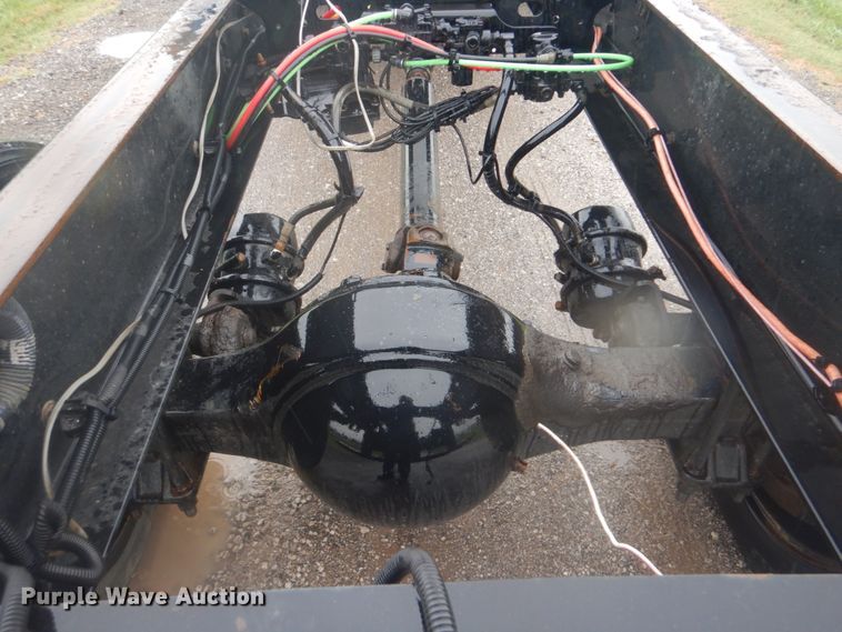 image for item FT9419 2009 Sterling L8500 truck cab and chassis