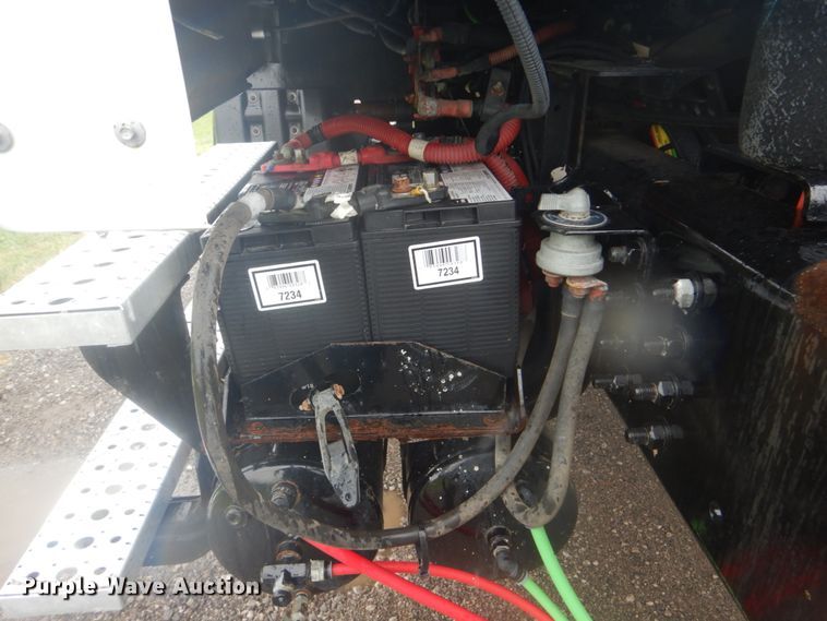 image for item FT9419 2009 Sterling L8500 truck cab and chassis