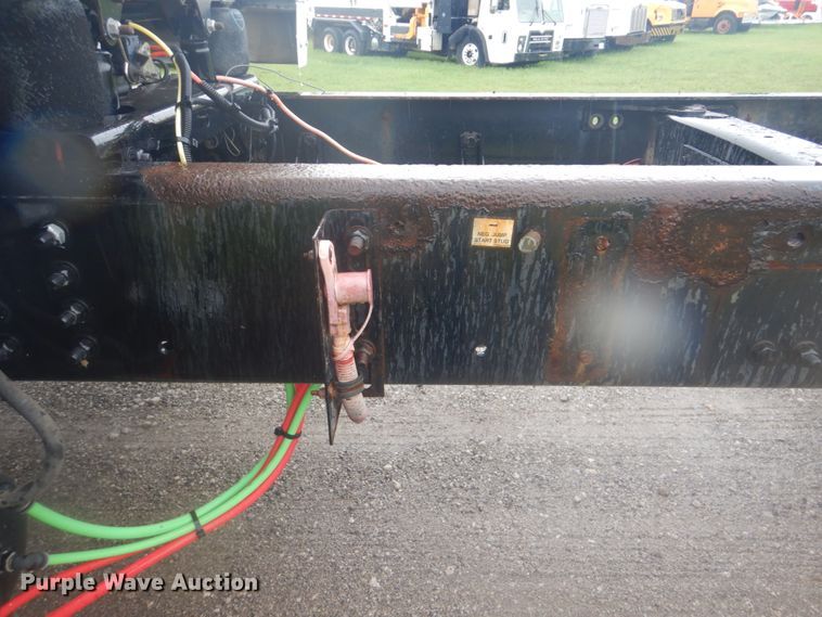 image for item FT9419 2009 Sterling L8500 truck cab and chassis