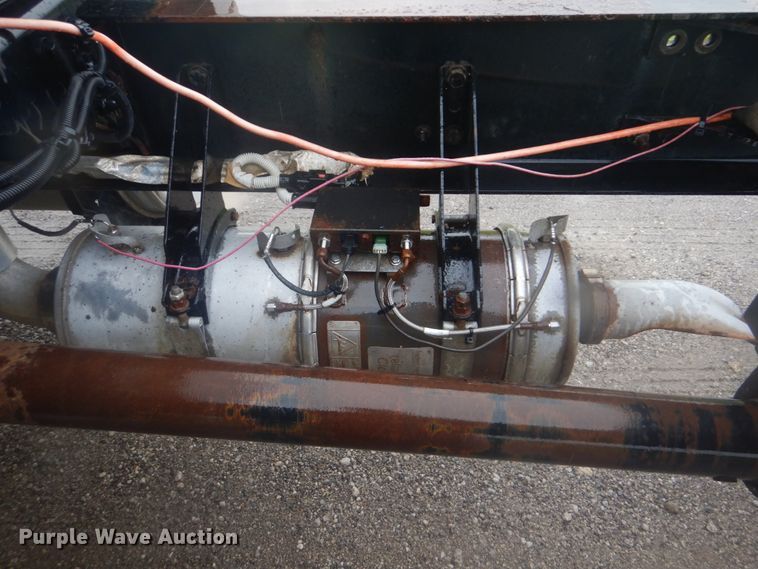 image for item FT9419 2009 Sterling L8500 truck cab and chassis