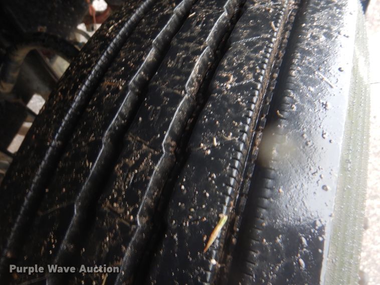 image for item FT9419 2009 Sterling L8500 truck cab and chassis