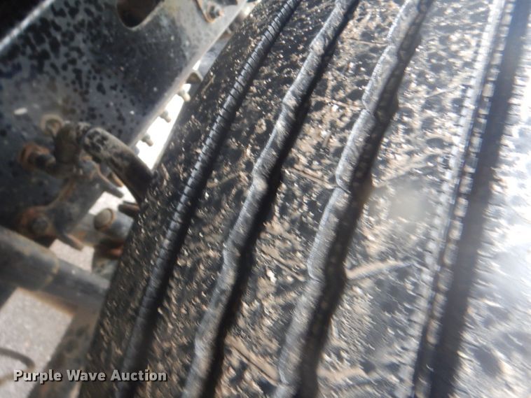 image for item FT9419 2009 Sterling L8500 truck cab and chassis