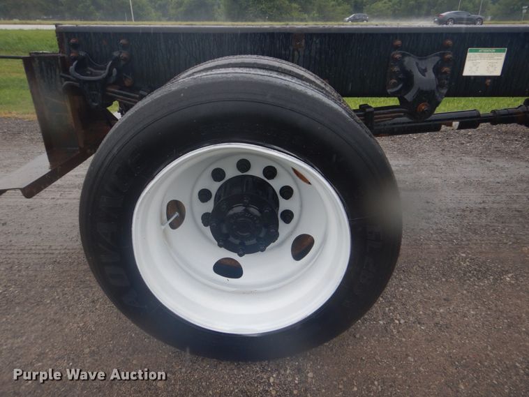 image for item FT9419 2009 Sterling L8500 truck cab and chassis