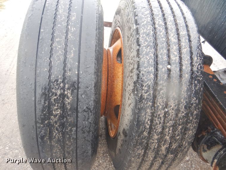 image for item FT9419 2009 Sterling L8500 truck cab and chassis