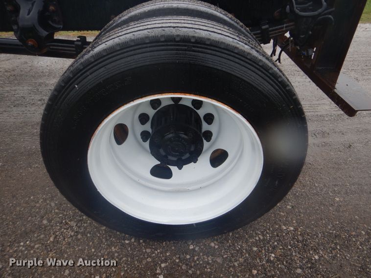 image for item FT9419 2009 Sterling L8500 truck cab and chassis