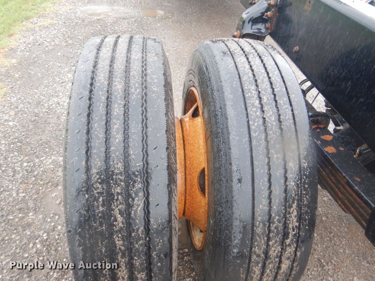 image for item FT9419 2009 Sterling L8500 truck cab and chassis