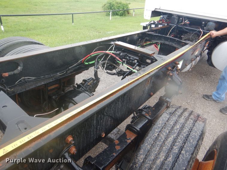 image for item FT9419 2009 Sterling L8500 truck cab and chassis