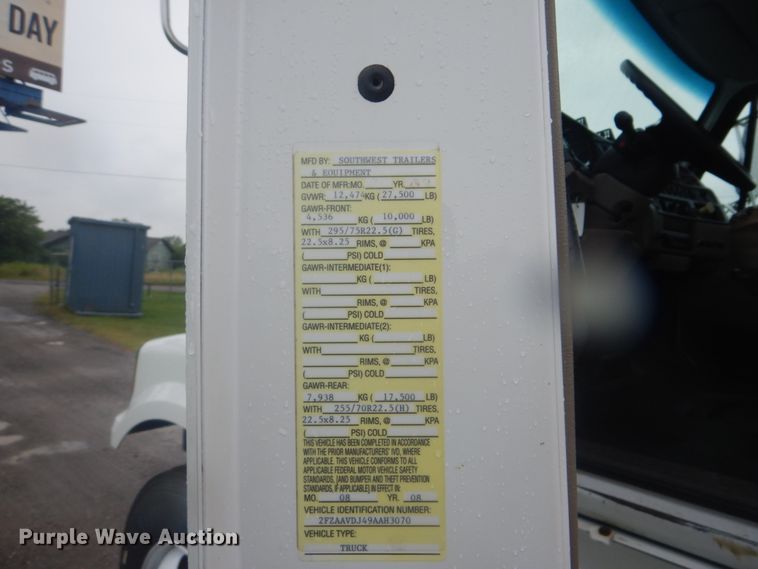 image for item FT9419 2009 Sterling L8500 truck cab and chassis