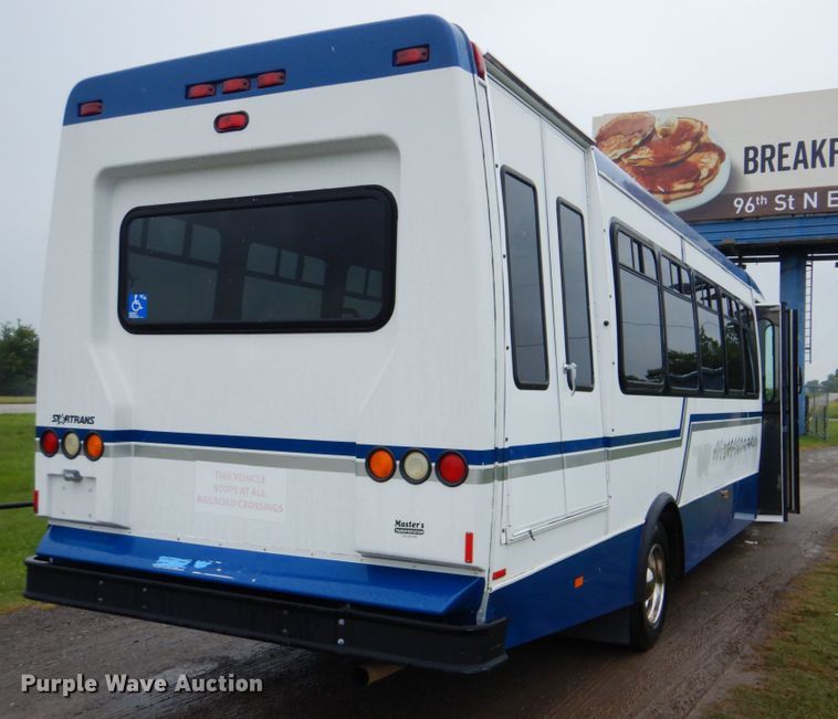 image for item FT9421 2006 Chevrolet C5500 shuttle bus