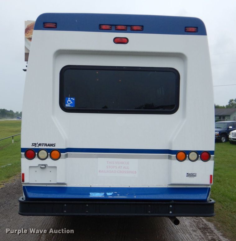 image for item FT9421 2006 Chevrolet C5500 shuttle bus