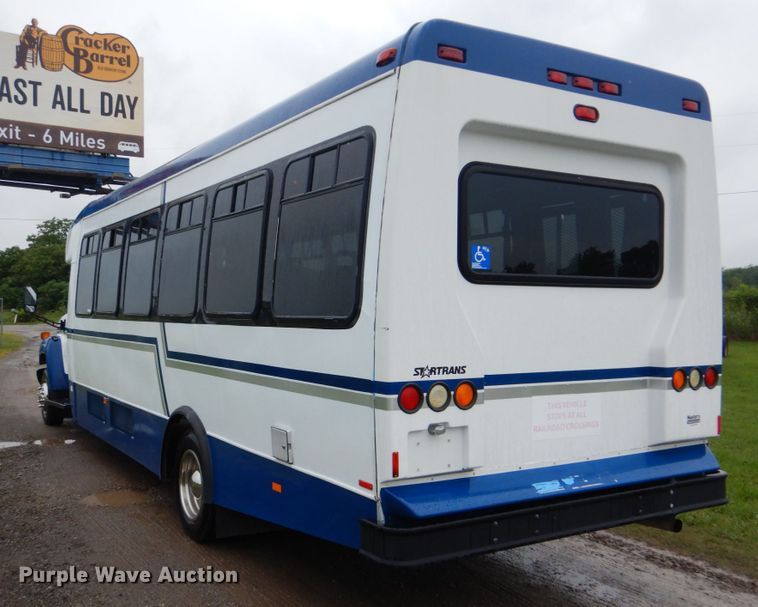 image for item FT9421 2006 Chevrolet C5500 shuttle bus