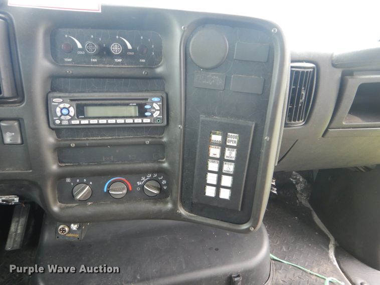 image for item FT9421 2006 Chevrolet C5500 shuttle bus