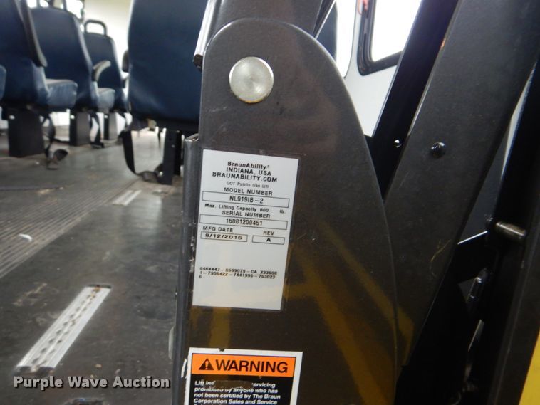 image for item FT9421 2006 Chevrolet C5500 shuttle bus