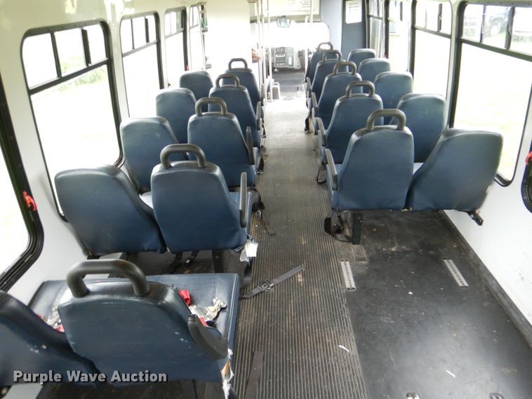 image for item FT9421 2006 Chevrolet C5500 shuttle bus