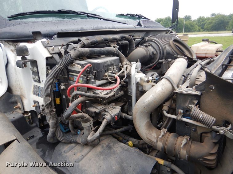 image for item FT9421 2006 Chevrolet C5500 shuttle bus