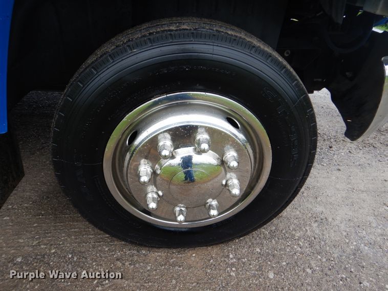 image for item FT9421 2006 Chevrolet C5500 shuttle bus