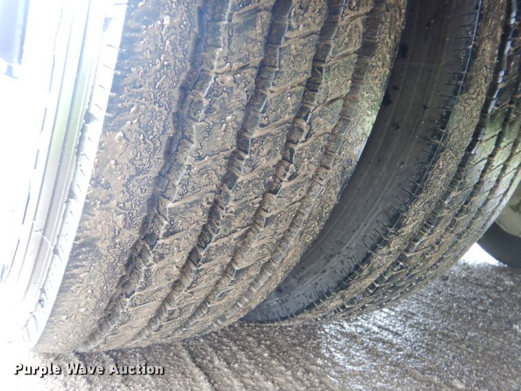 image for item FT9421 2006 Chevrolet C5500 shuttle bus