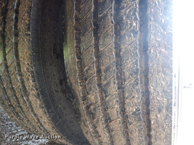 image for item FT9421 2006 Chevrolet C5500 shuttle bus