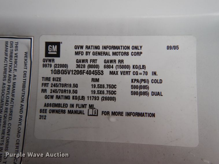 image for item FT9421 2006 Chevrolet C5500 shuttle bus