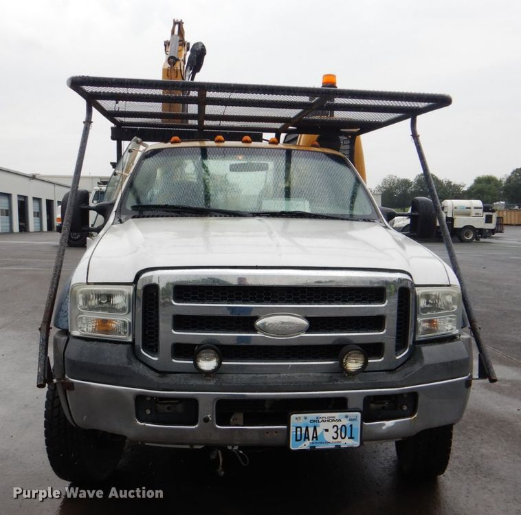 image for item FT9424 2006 Ford F550 flatbed truck