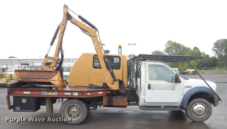 image for item FT9424 2006 Ford F550 flatbed truck