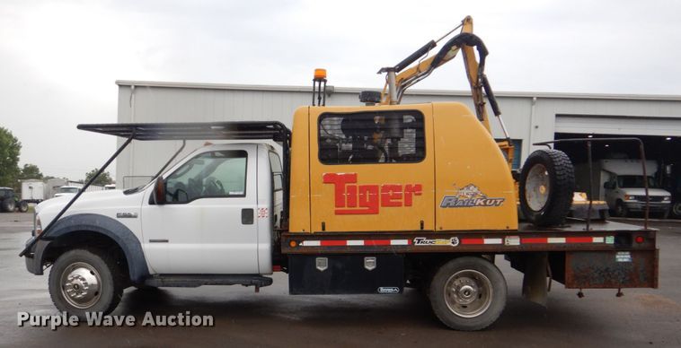 image for item FT9424 2006 Ford F550 flatbed truck