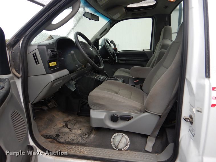 image for item FT9424 2006 Ford F550 flatbed truck