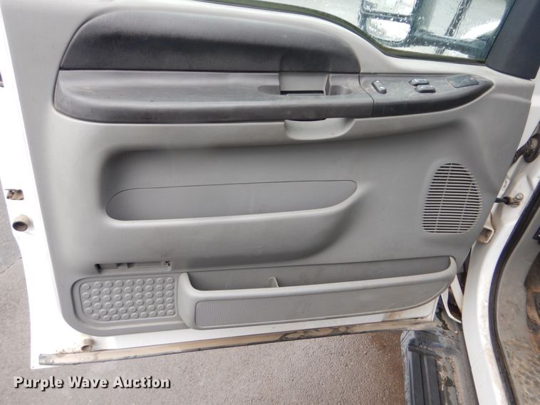 image for item FT9424 2006 Ford F550 flatbed truck