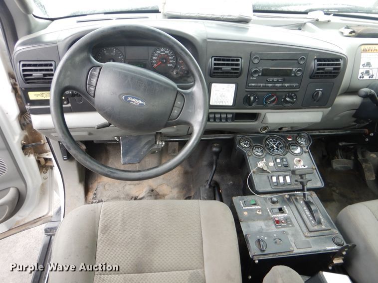 image for item FT9424 2006 Ford F550 flatbed truck