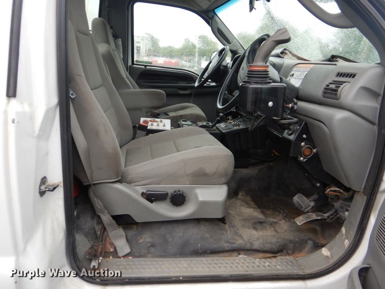 image for item FT9424 2006 Ford F550 flatbed truck