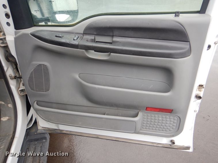 image for item FT9424 2006 Ford F550 flatbed truck