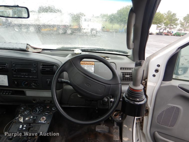 image for item FT9424 2006 Ford F550 flatbed truck