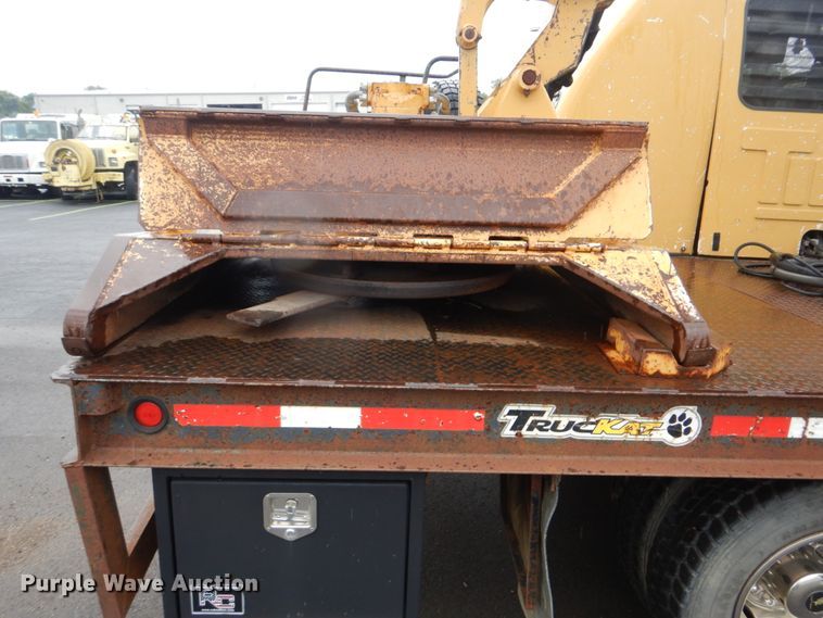 image for item FT9424 2006 Ford F550 flatbed truck