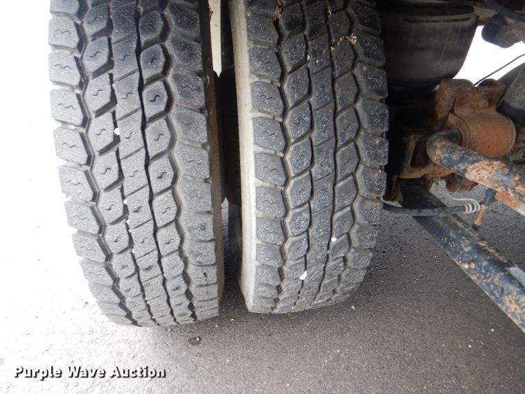 image for item FT9424 2006 Ford F550 flatbed truck