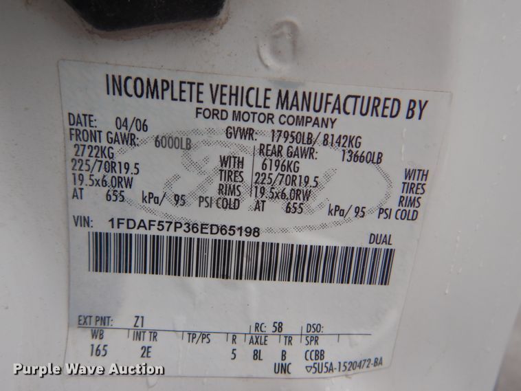 image for item FT9424 2006 Ford F550 flatbed truck