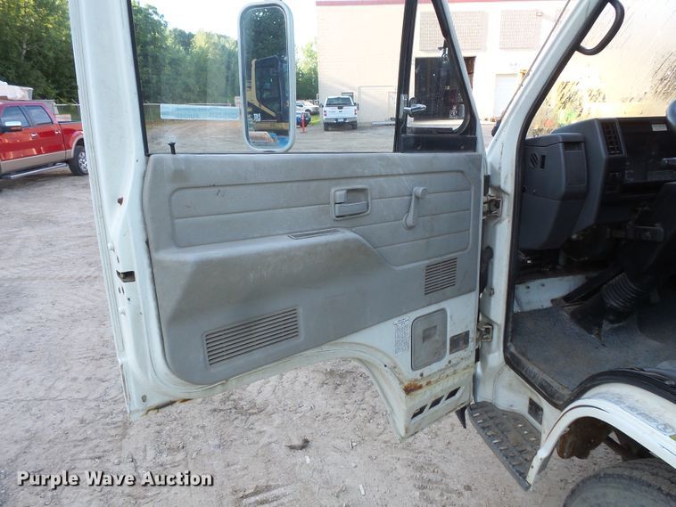 image for item FU9249 1994 Isuzu NPR box truck