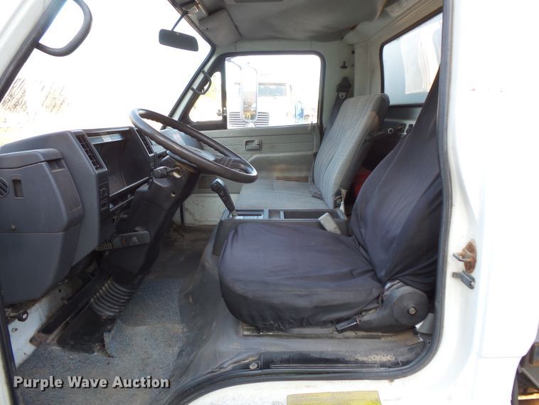 image for item FU9249 1994 Isuzu NPR box truck