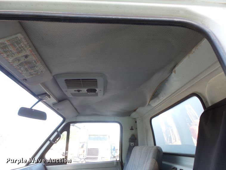 image for item FU9249 1994 Isuzu NPR box truck