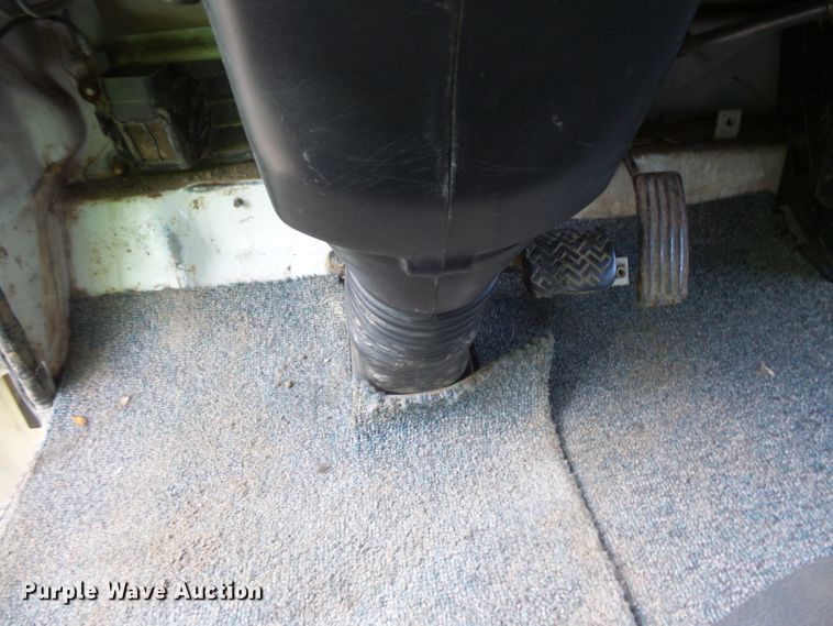 image for item FU9249 1994 Isuzu NPR box truck