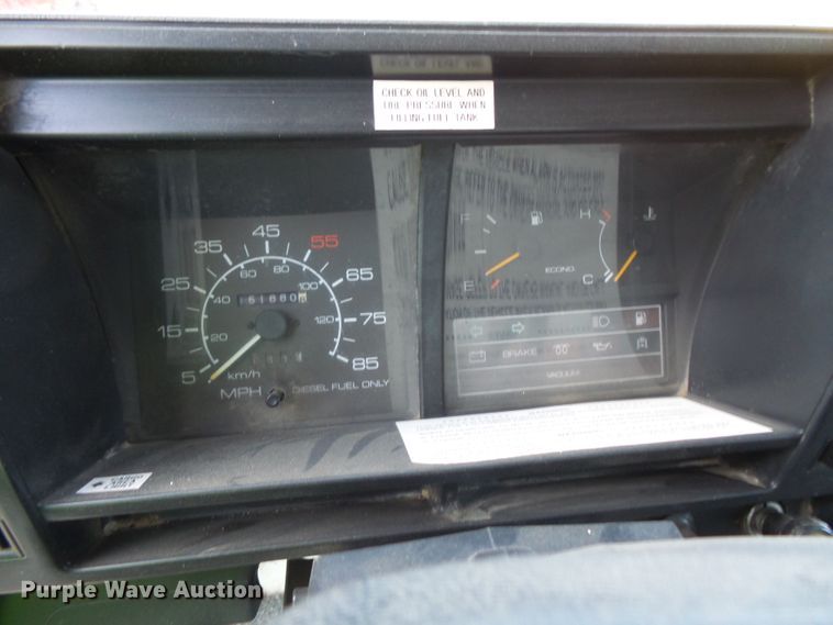 image for item FU9249 1994 Isuzu NPR box truck