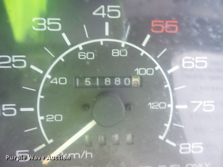 image for item FU9249 1994 Isuzu NPR box truck