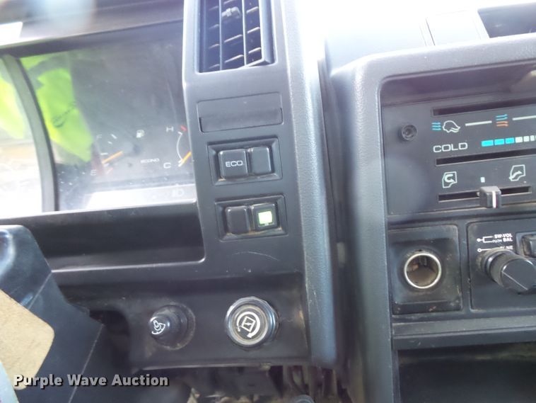 image for item FU9249 1994 Isuzu NPR box truck