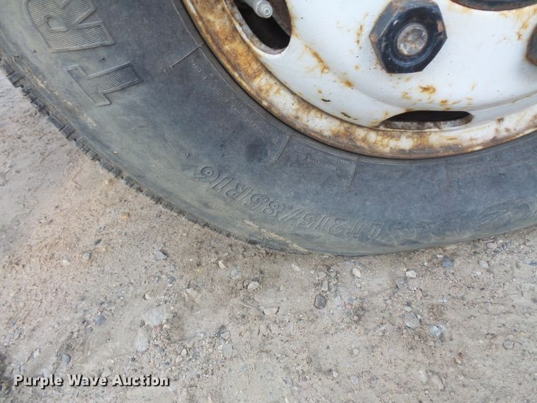 image for item FU9249 1994 Isuzu NPR box truck